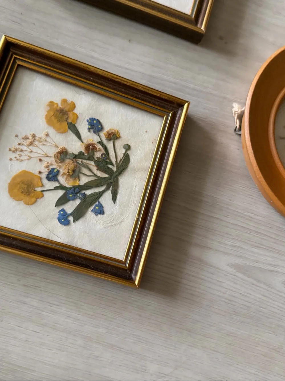 Vintage Wall Art Dried Flowers Round Frame Dome  Glass Handmade Australia